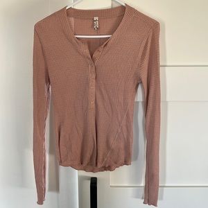 Women’s Free People waffle top with gold buttons size M